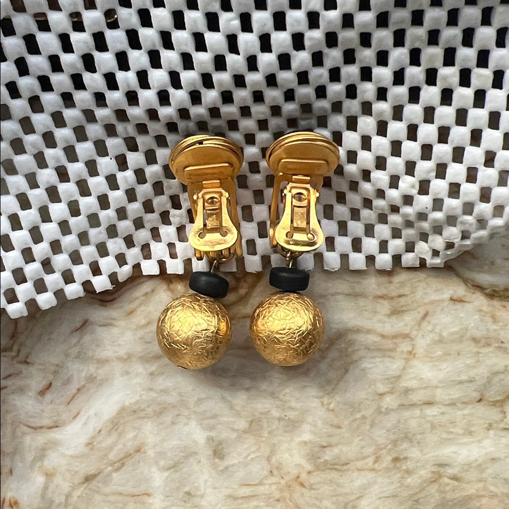 Gold Earrings by - Picture 5 of 8